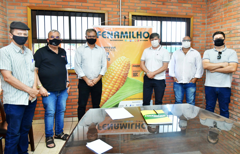 Voese é empossado presidente da 20ª FENAMILHO Internacional